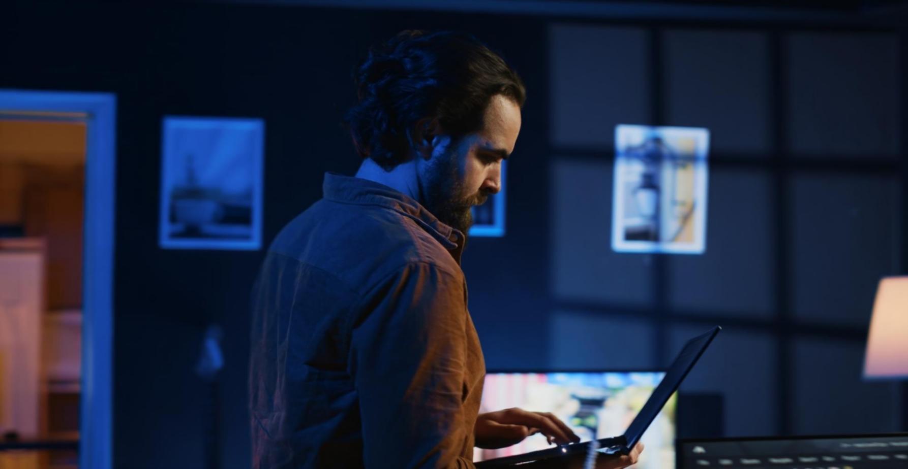 Teilnehmende bei der praktischen Arbeit mit API-Integration und Programmierung