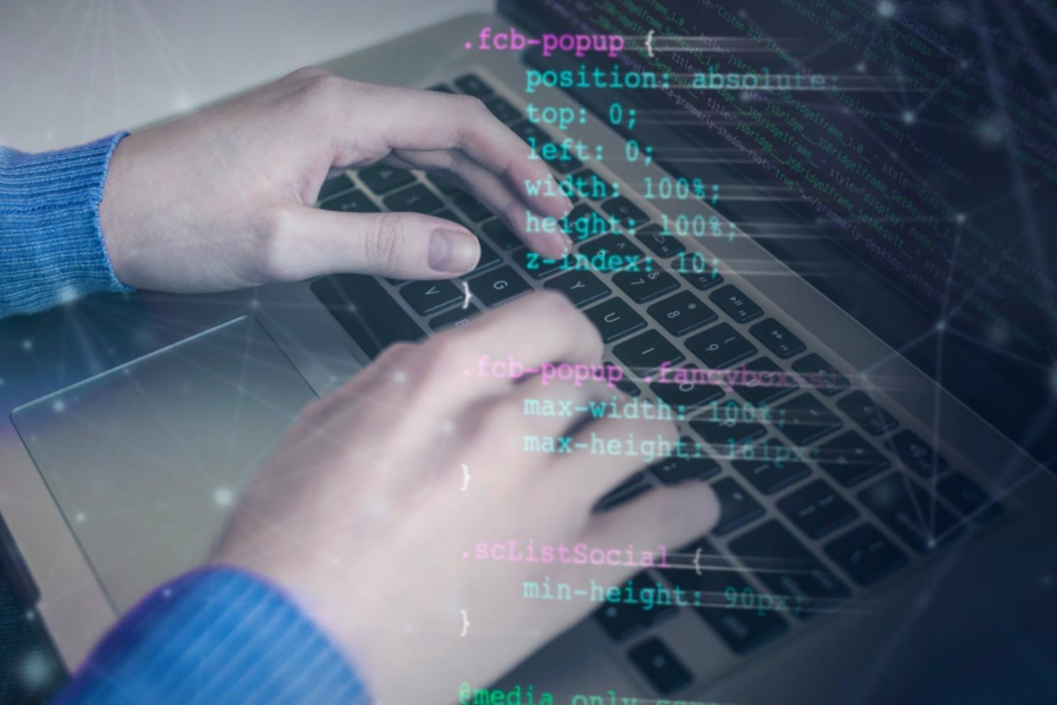 Arbeitsumgebung bei Peralixeno mit modernen Arbeitsplätzen und kollaborativen Bereichen